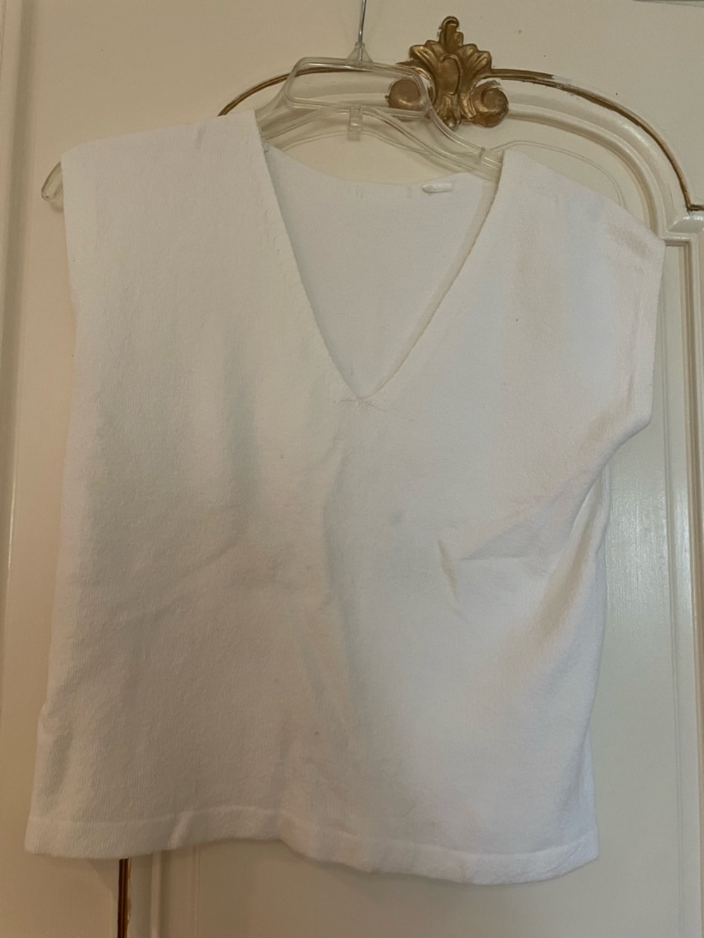 Women’s White V-Neck Knit Top size M